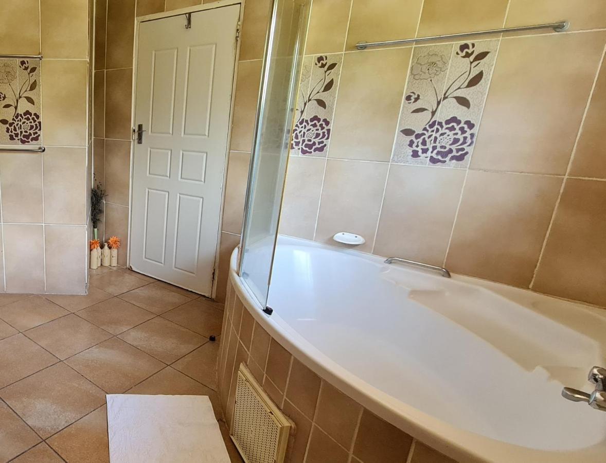 Thamalakane Guest House Maun ภายนอก รูปภาพ