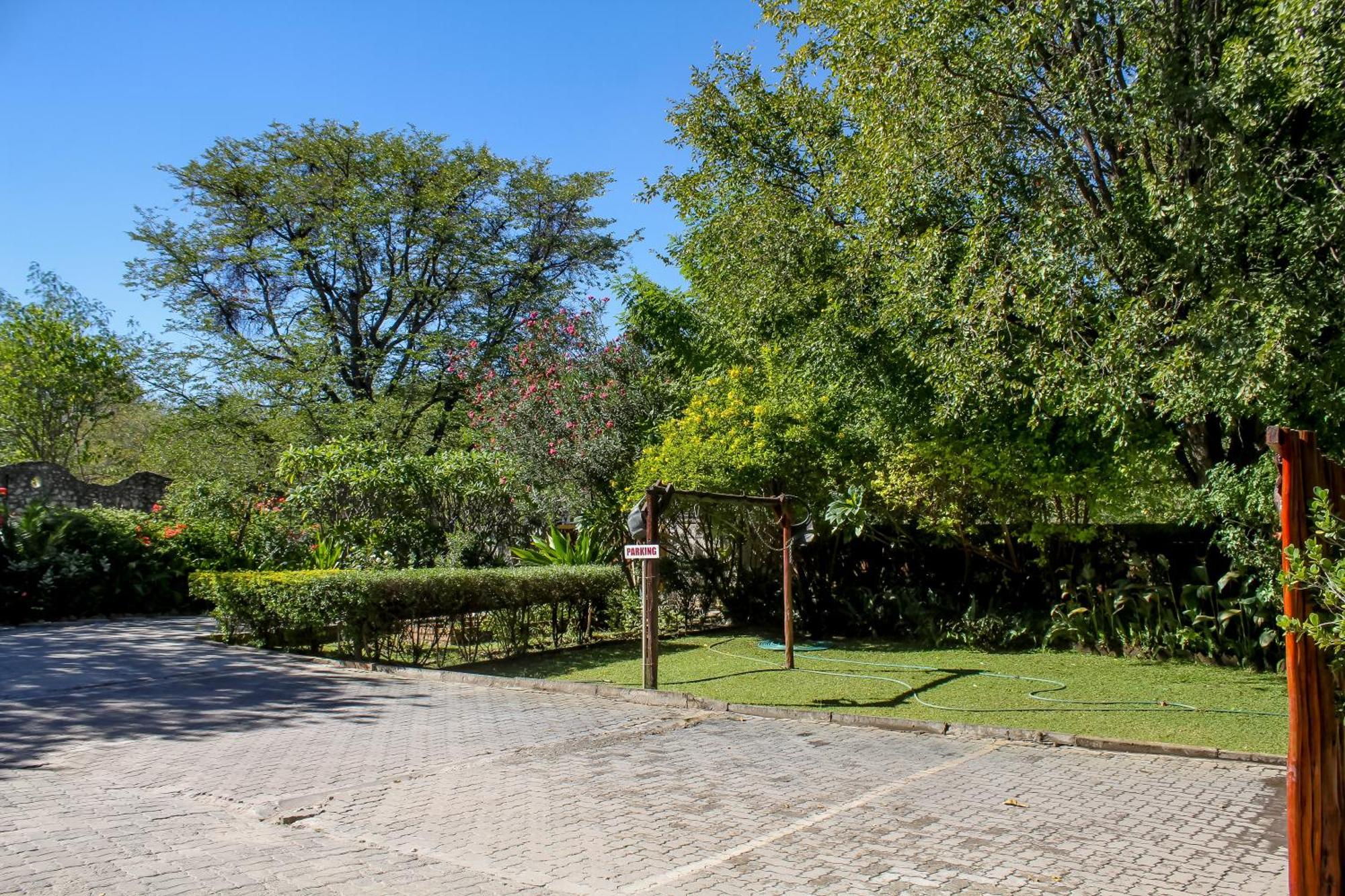 Thamalakane Guest House Maun ภายนอก รูปภาพ