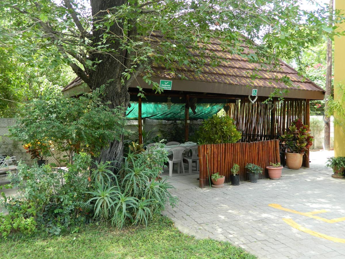 Thamalakane Guest House Maun ภายนอก รูปภาพ